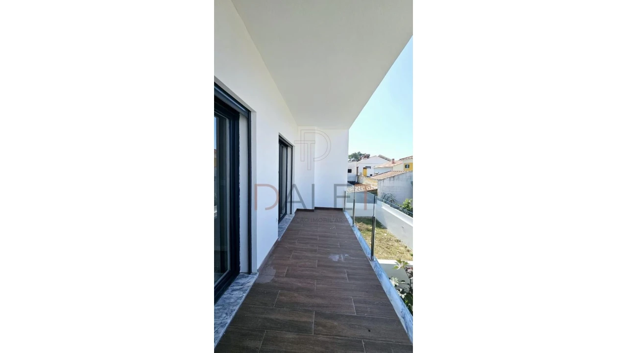 Moradia T4 para Venda em Fernao Ferro Foto 61