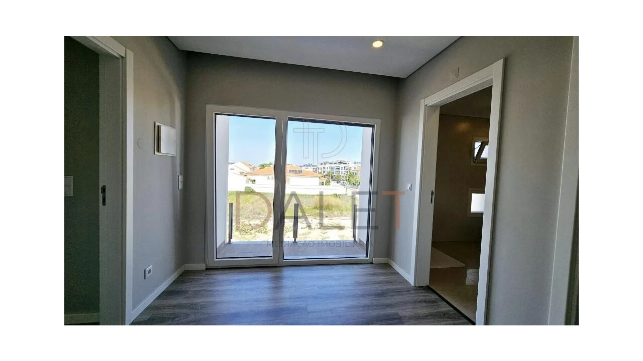 Moradia T4 para Venda em Fernao Ferro Foto 55