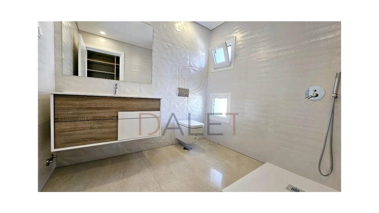 Moradia T4 para Venda em Fernao Ferro Foto 52