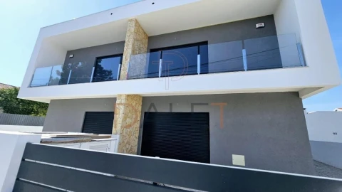 Moradia T4 para Venda em Fernao Ferro
