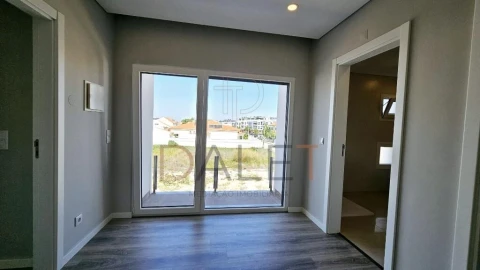 Moradia T4 para Venda em Fernao Ferro