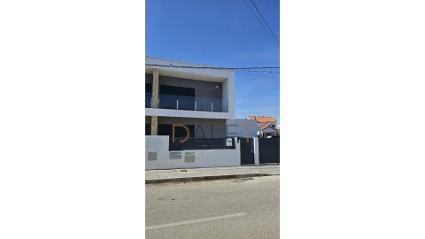 Moradia T4 para Venda em Fernao Ferro