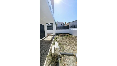 Moradia T4 para Venda em Fernao Ferro