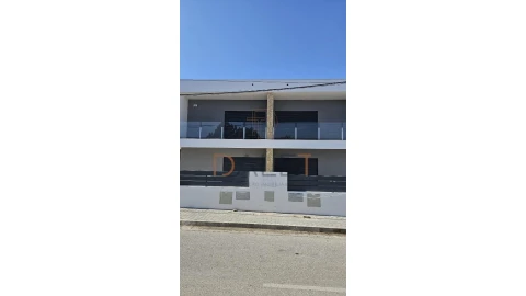 Moradia T4 para Venda em Fernao Ferro