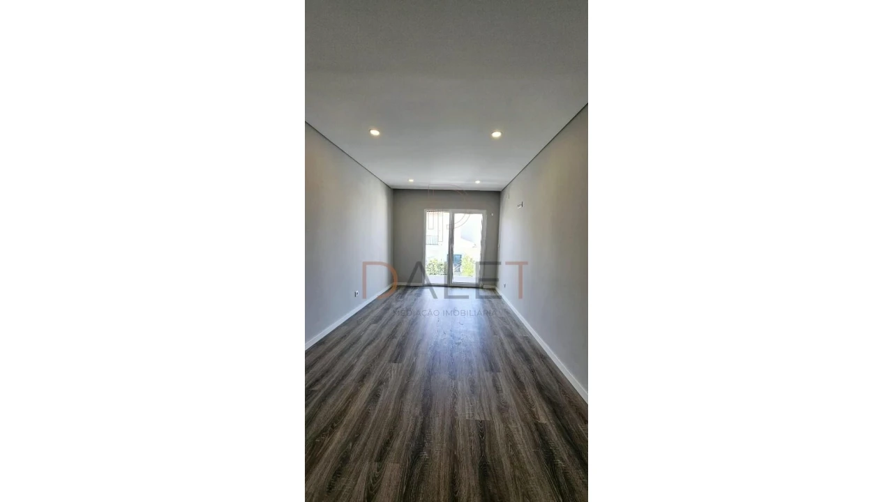 Moradia T4 para Venda em Fernao Ferro Foto 29