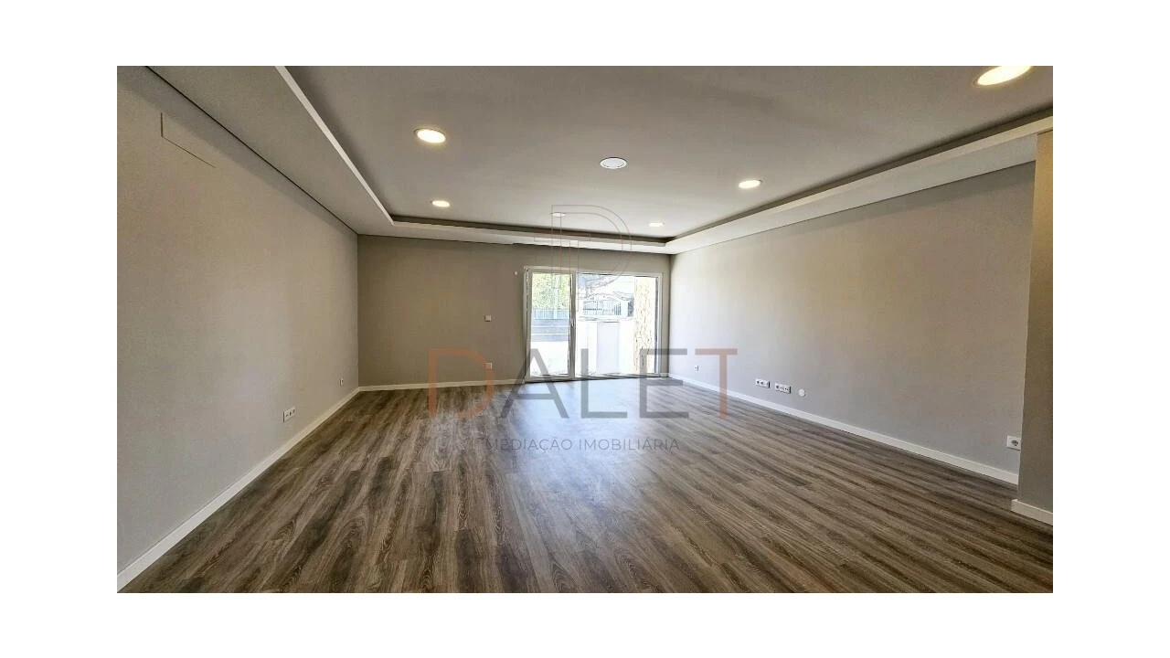 Moradia T4 para Venda em Fernao Ferro Foto 9