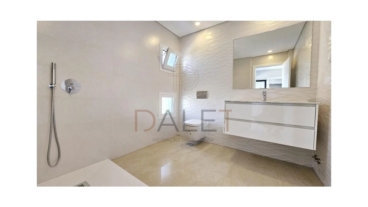 Moradia T4 para Venda em Fernao Ferro Foto 66