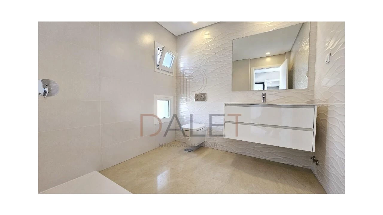 Moradia T4 para Venda em Fernao Ferro Foto 65