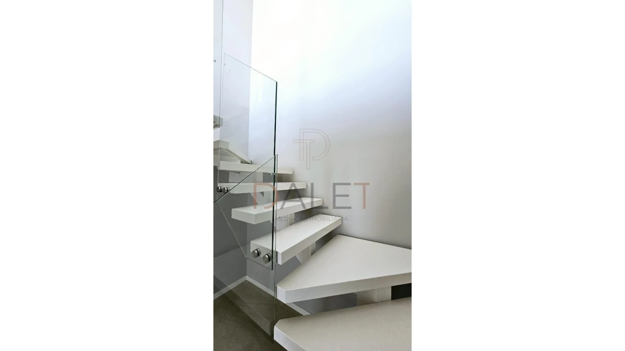 Moradia T4 para Venda em Fernao Ferro Foto 32