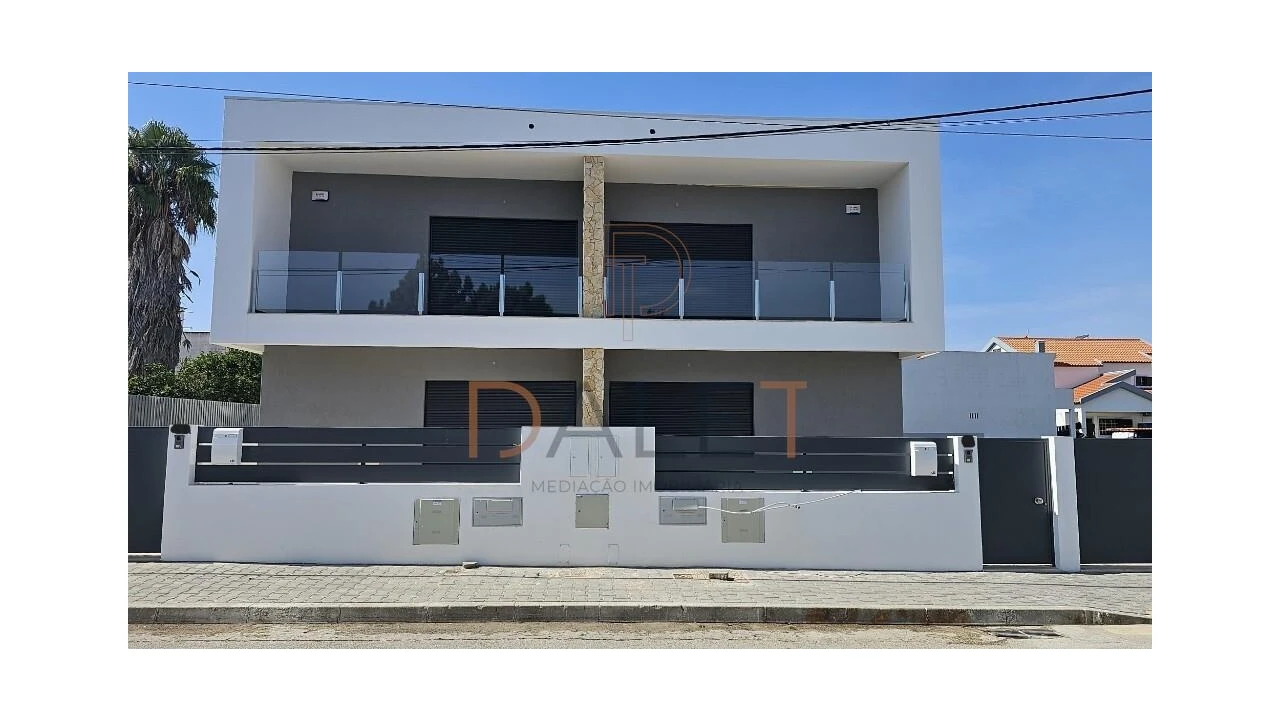 Moradia T4 para Venda em Fernao Ferro Foto 1