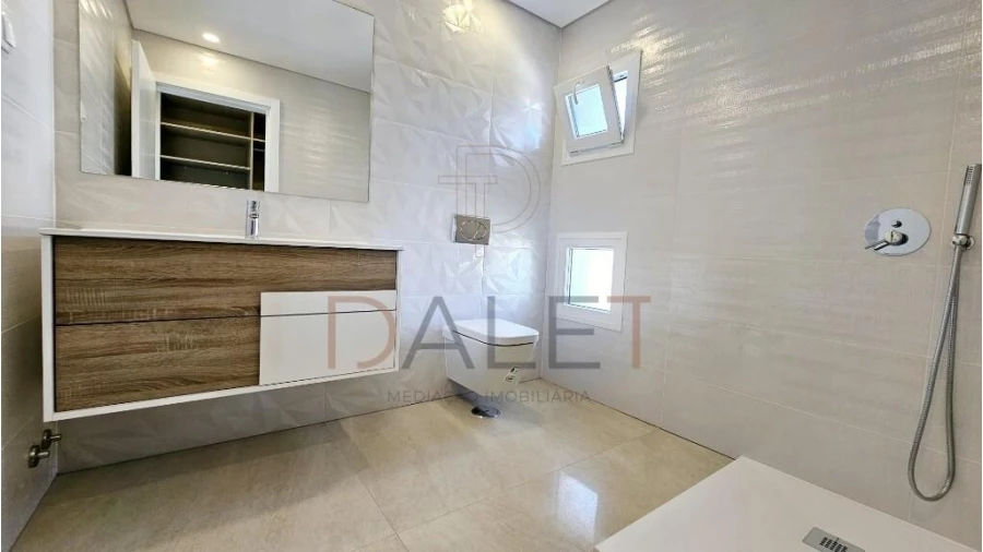 Moradia T4 para Venda em Fernao Ferro Foto 52