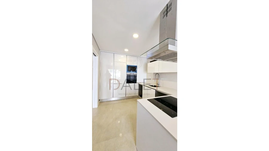 Moradia T4 para Venda em Fernao Ferro Foto 23