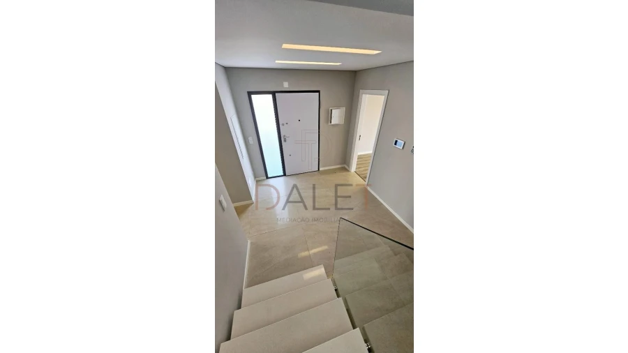 Moradia T4 para Venda em Fernao Ferro Foto 33