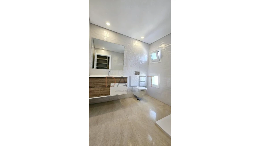 Moradia T4 para Venda em Fernao Ferro Foto 49