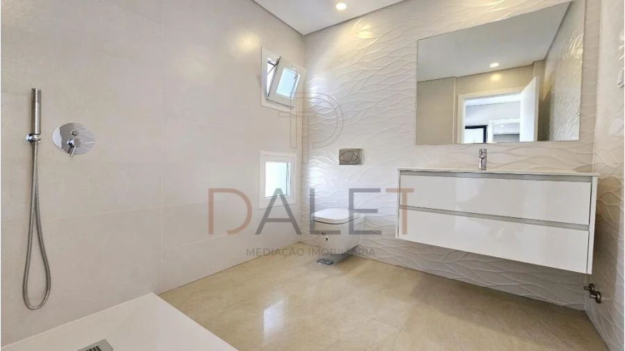 Moradia T4 para Venda em Fernao Ferro Foto 66