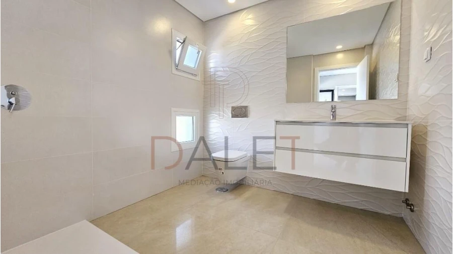 Moradia T4 para Venda em Fernao Ferro Foto 65