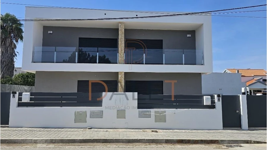 Moradia T4 para Venda em Fernao Ferro