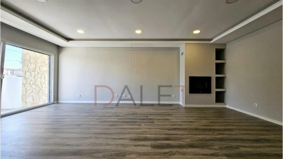 Moradia T4 para Venda em Fernao Ferro Foto 8