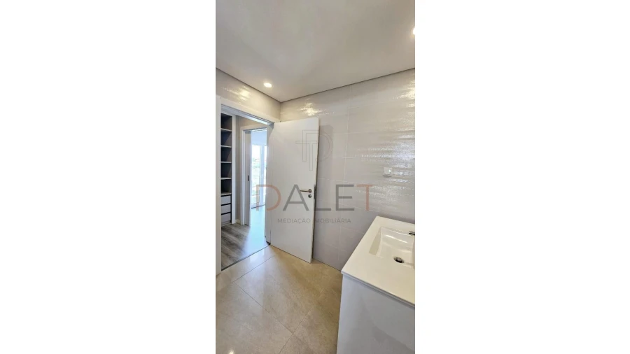 Moradia T4 para Venda em Fernao Ferro Foto 54