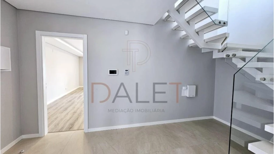 Moradia T4 para Venda em Fernao Ferro Foto 5