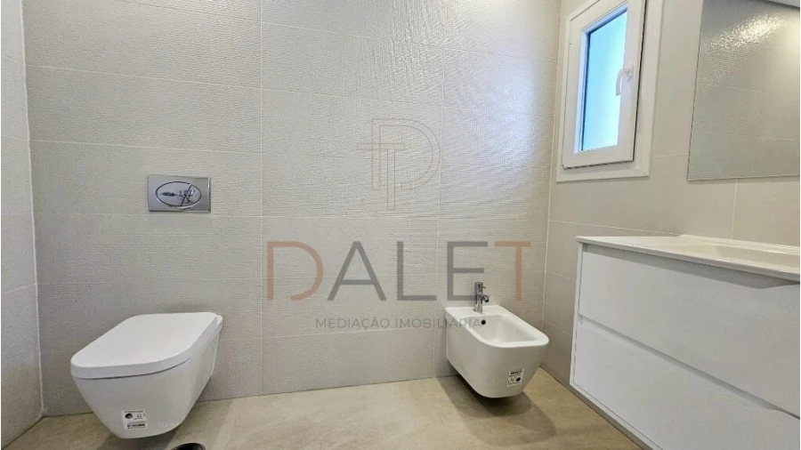 Moradia T4 para Venda em Fernao Ferro Foto 15