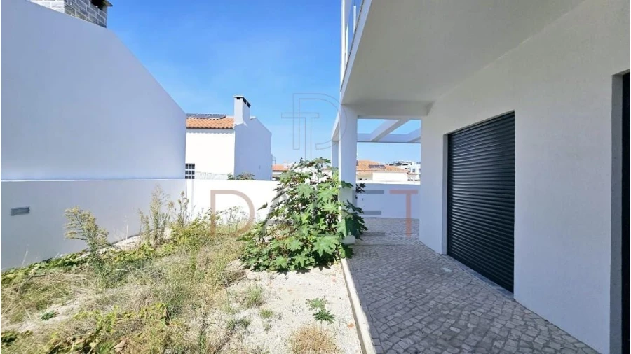 Moradia T4 para Venda em Fernao Ferro Foto 81