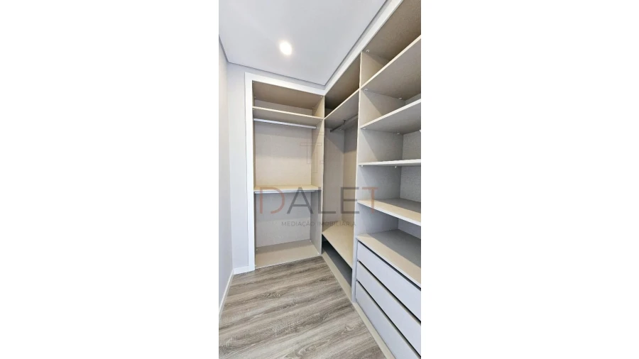 Moradia T4 para Venda em Fernao Ferro Foto 48