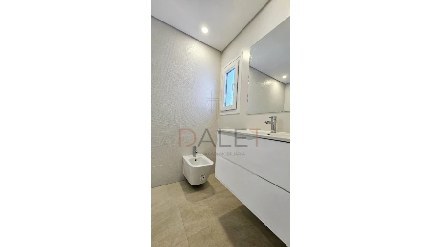 Moradia T4 para Venda em Fernao Ferro Foto 12