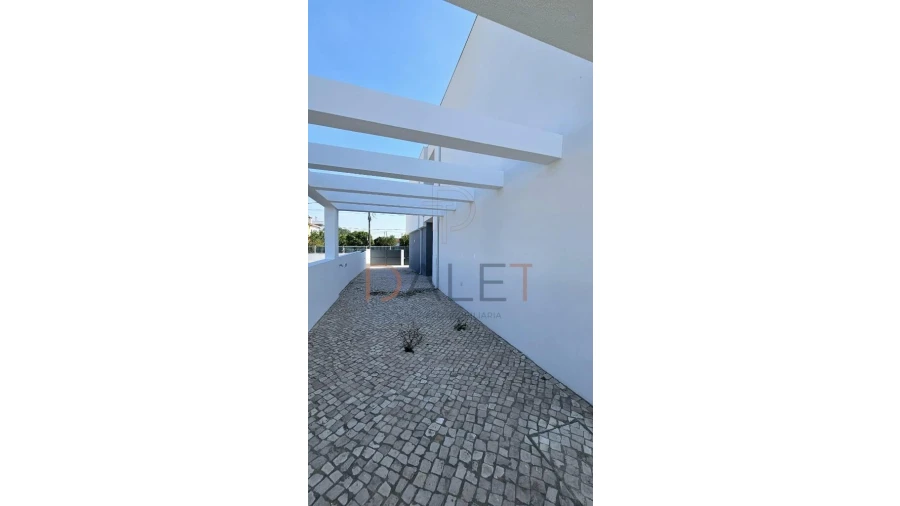 Moradia T4 para Venda em Fernao Ferro Foto 76