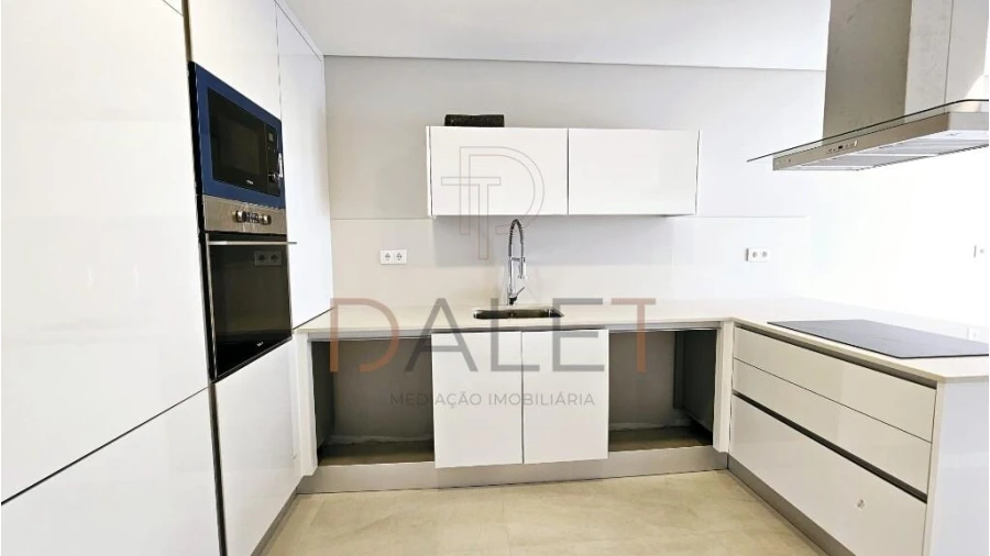 Moradia T4 para Venda em Fernao Ferro Foto 19