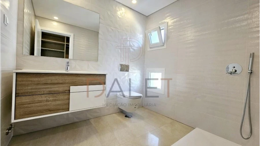 Moradia T4 para Venda em Fernao Ferro Foto 50