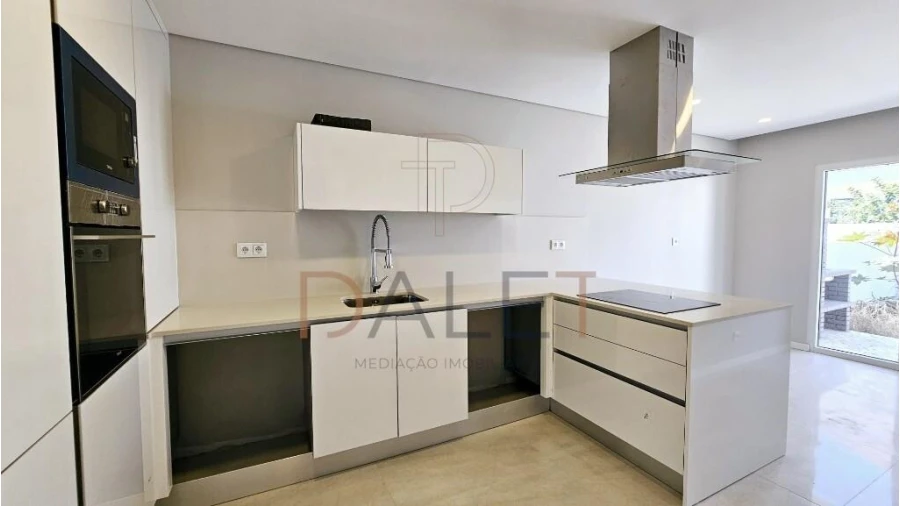 Moradia T4 para Venda em Fernao Ferro Foto 16