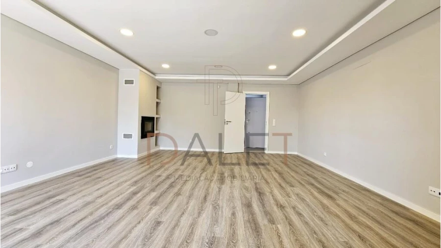 Moradia T4 para Venda em Fernao Ferro Foto 6