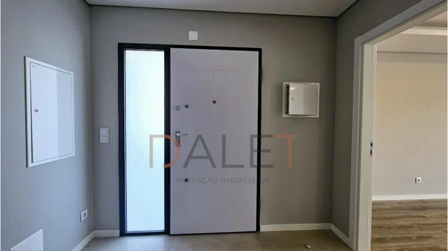 Moradia T4 para Venda em Fernao Ferro Foto 3