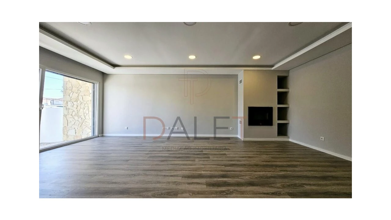 Moradia T4 para Venda em Fernao Ferro Foto 8