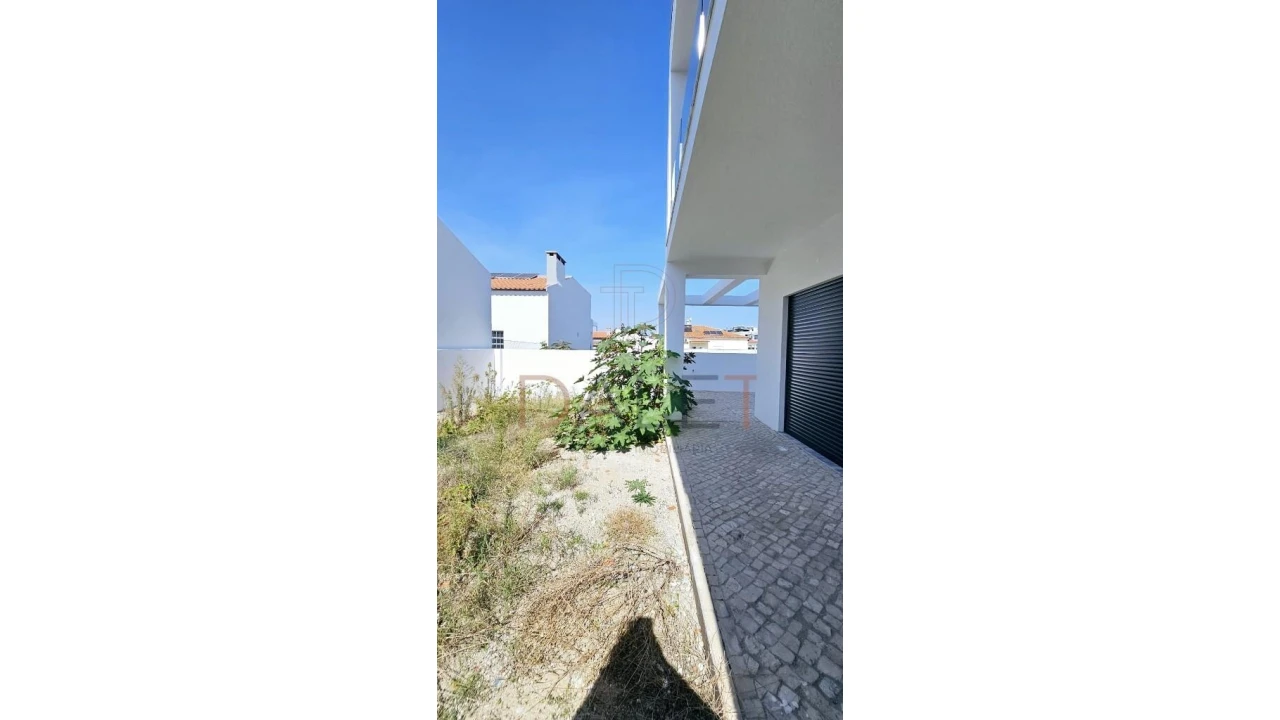 Moradia T4 para Venda em Fernao Ferro Foto 78