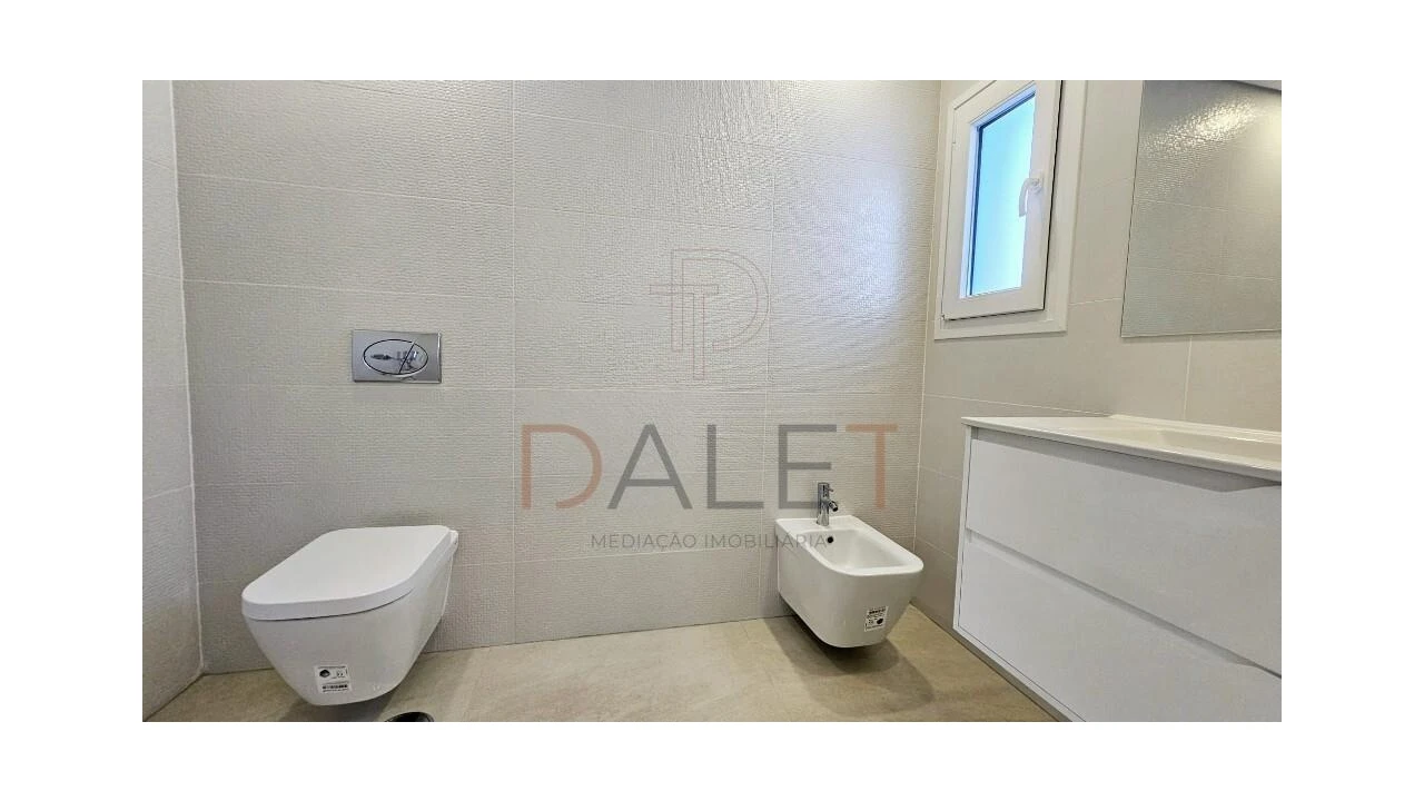 Moradia T4 para Venda em Fernao Ferro Foto 15