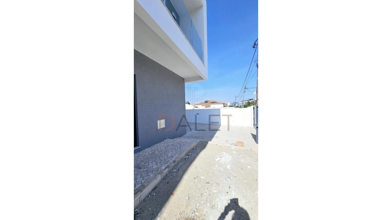 Moradia T4 para Venda em Fernao Ferro Foto 70