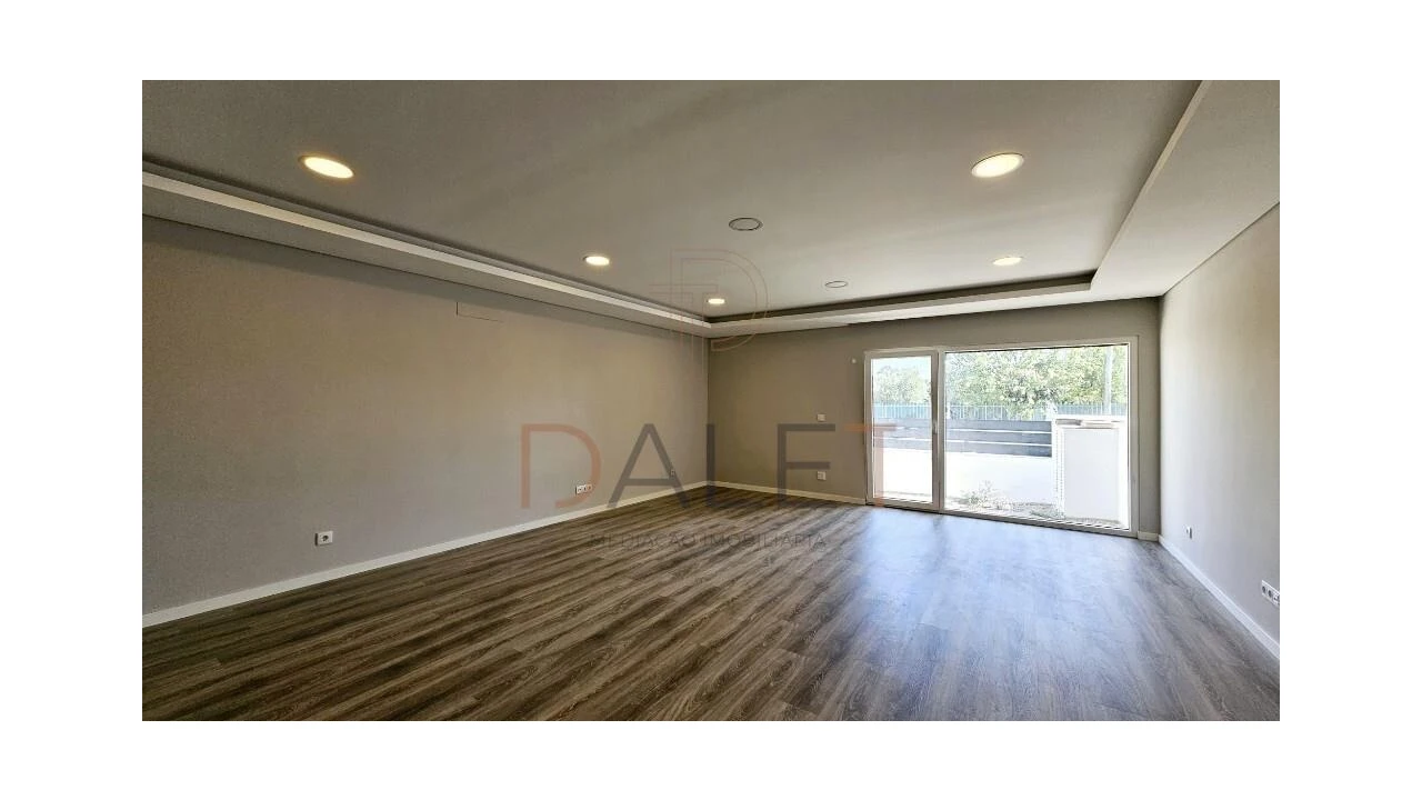 Moradia T4 para Venda em Fernao Ferro Foto 10