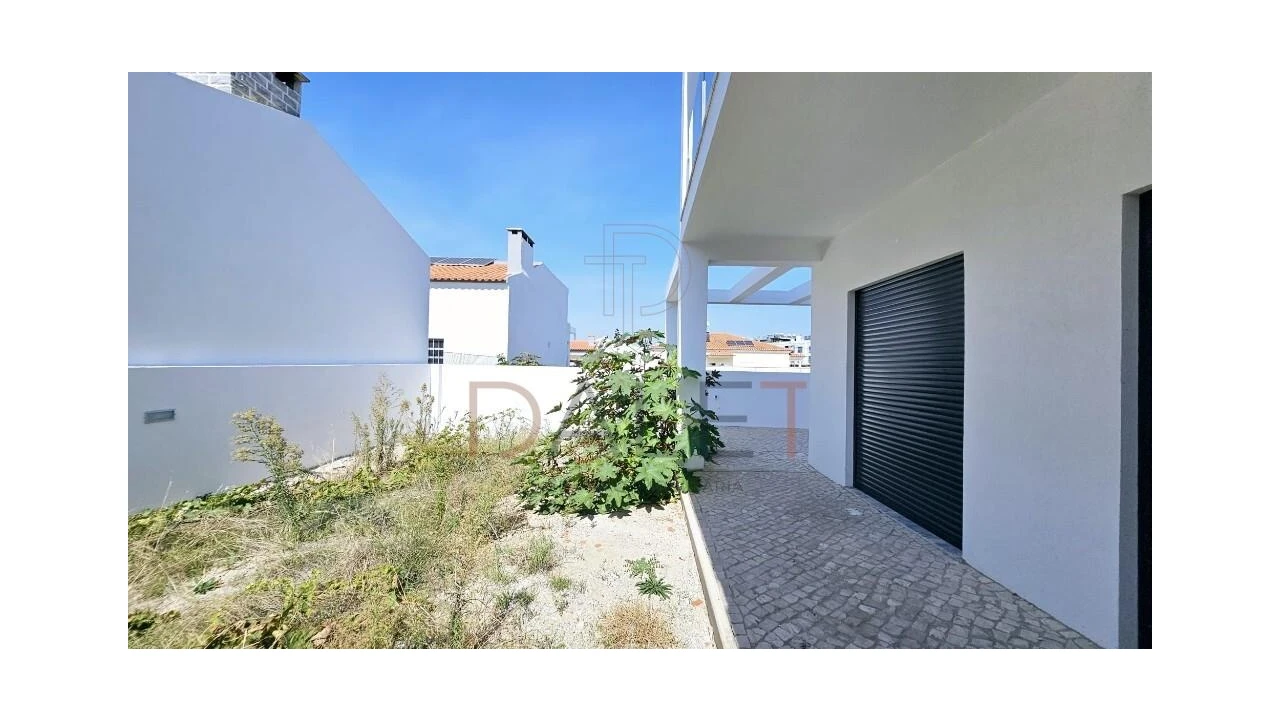 Moradia T4 para Venda em Fernao Ferro Foto 81