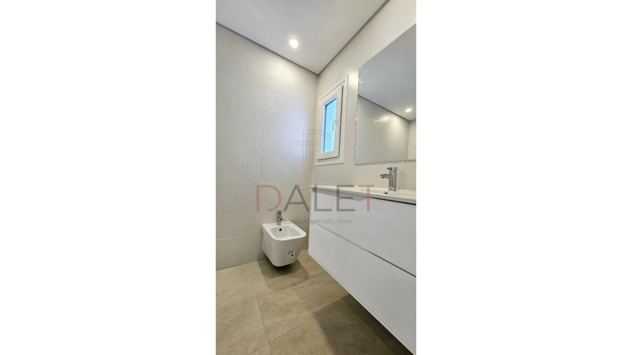 Moradia T4 para Venda em Fernao Ferro Foto 12