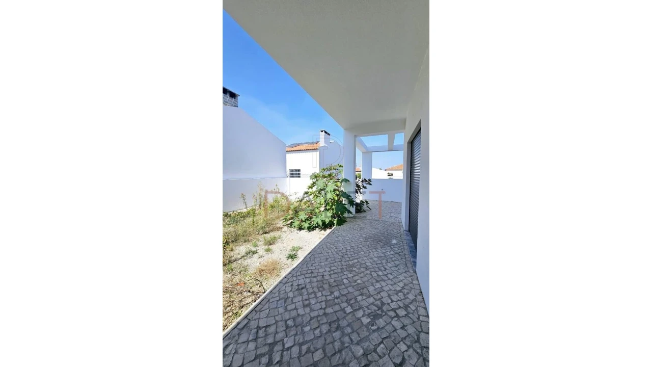 Moradia T4 para Venda em Fernao Ferro Foto 84