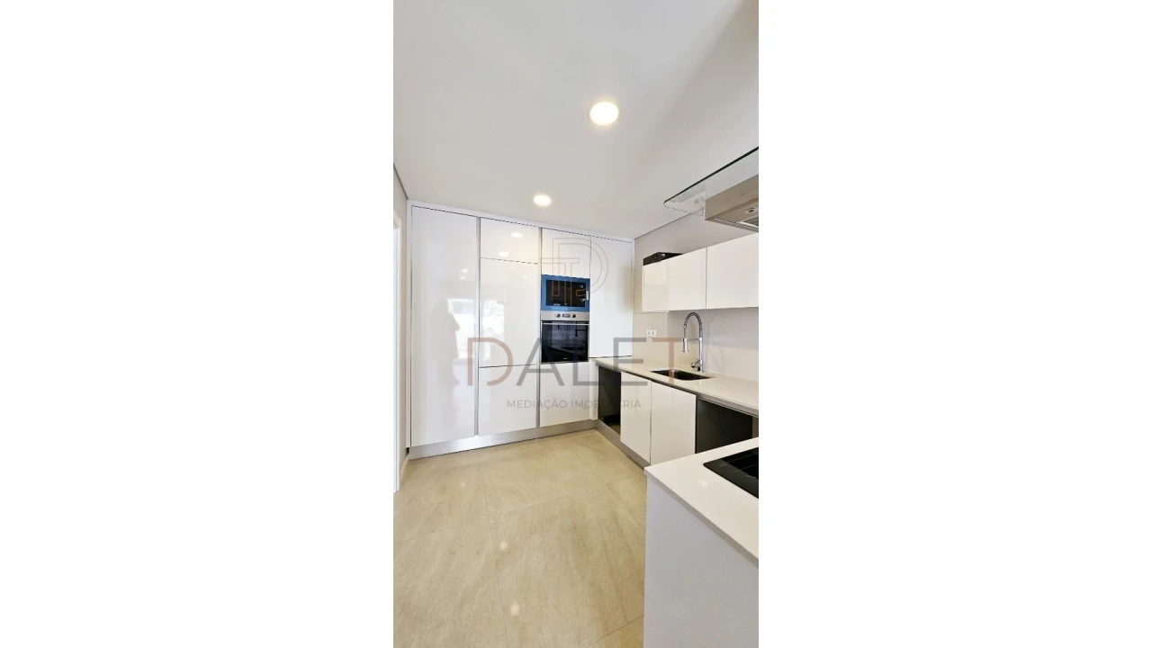 Moradia T4 para Venda em Fernao Ferro Foto 24