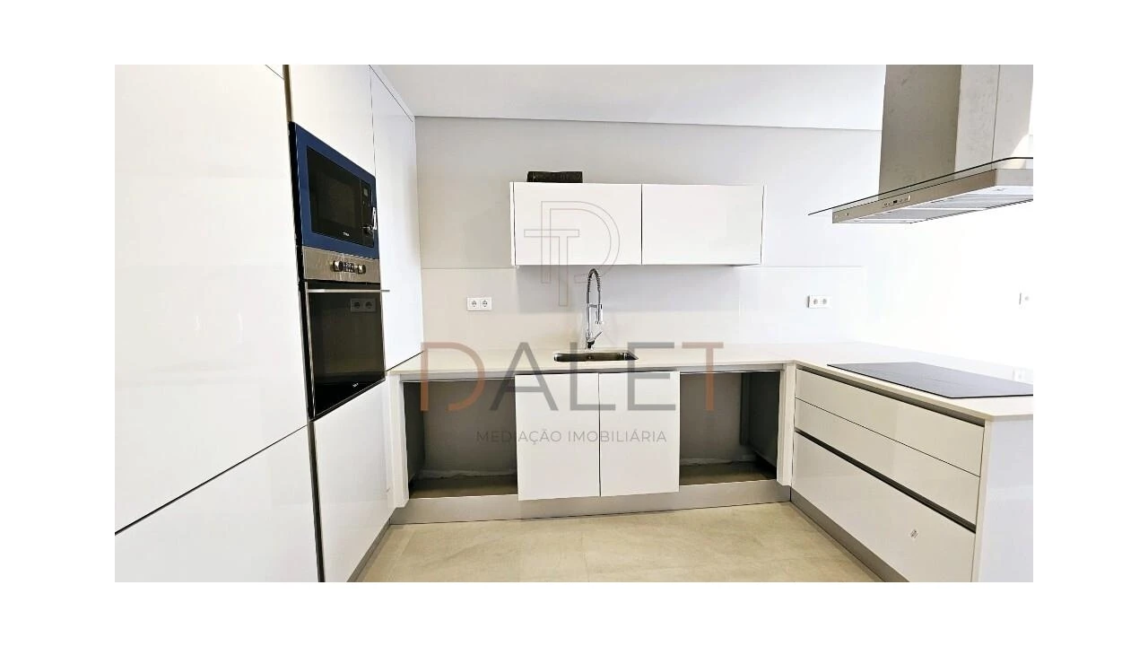 Moradia T4 para Venda em Fernao Ferro Foto 19