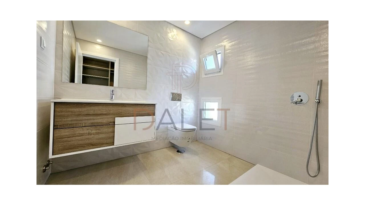 Moradia T4 para Venda em Fernao Ferro Foto 50