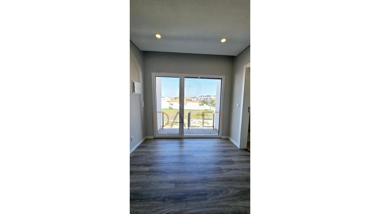 Moradia T4 para Venda em Fernao Ferro Foto 35