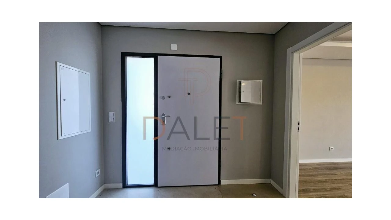 Moradia T4 para Venda em Fernao Ferro Foto 3