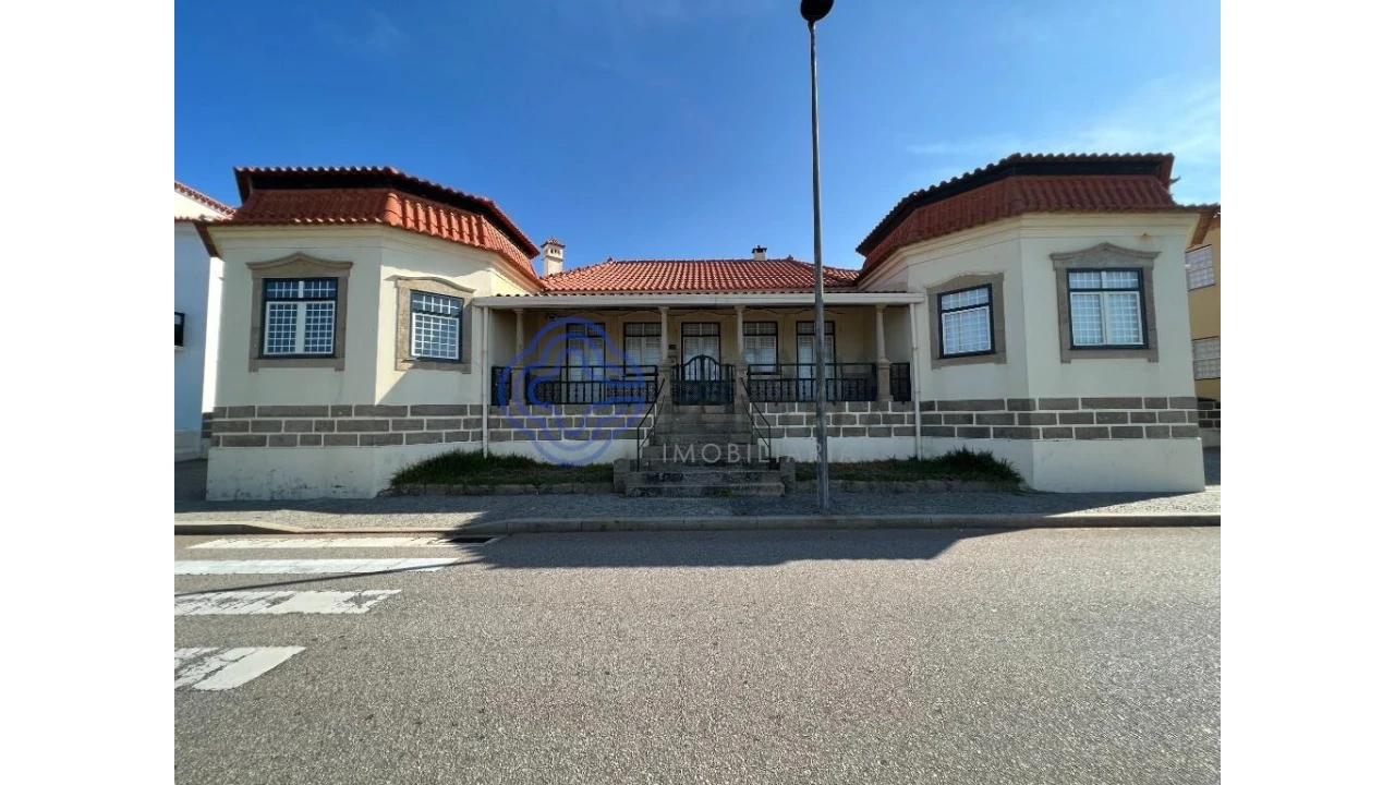 Moradia T5 para Venda em São Felix da Marinha Foto 1