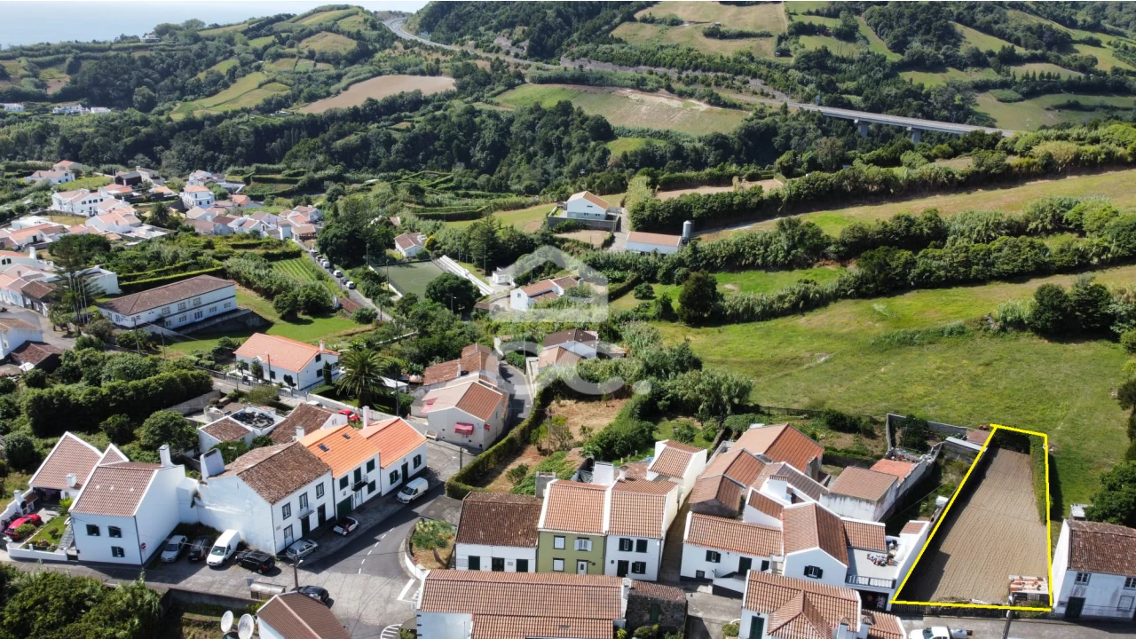 Terreno para Venda em Ribeira Chã Foto 2