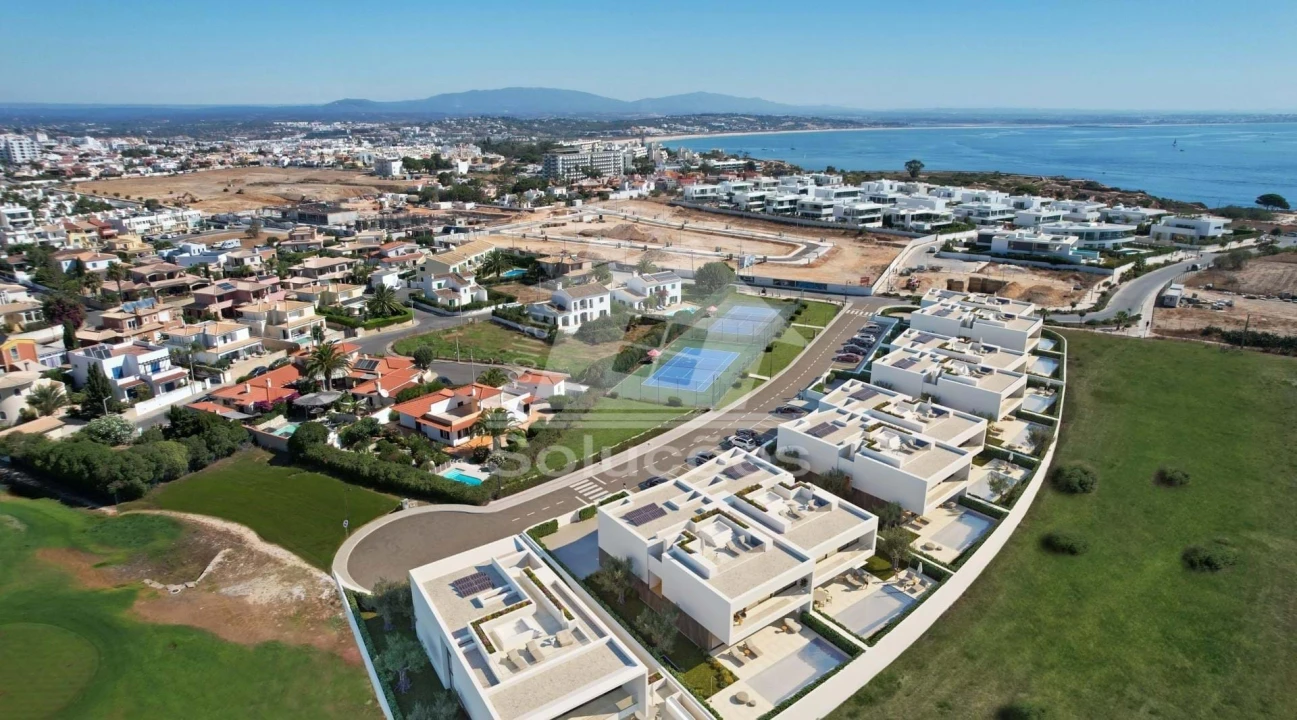 Moradia T4 para Venda em Lagos (São Sebastião e Santa Maria) Foto 1